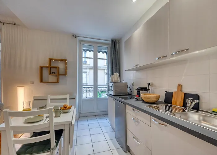 דירה Roi Humbert Ii - Centre-ville - Caserne De Bonne גרנובל