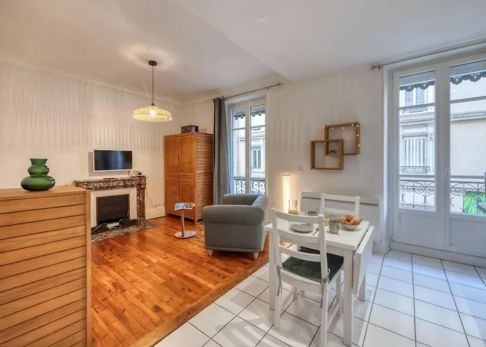 Roi Humbert Ii - Centre-ville - Caserne De Bonne דירה גרנובל