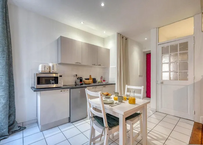 דירה Roi Humbert Ii - Centre-ville - Caserne De Bonne גרנובל